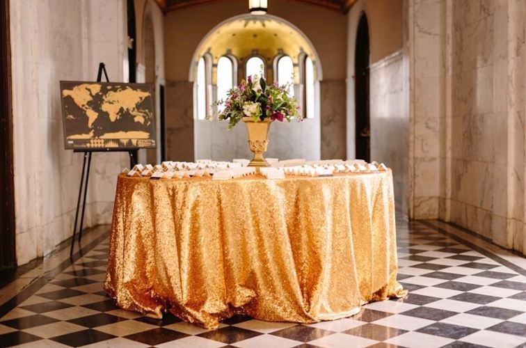 Luxe_Linen's tweet photo. #regram via @reveriegallery -- How amazing is this seating chart table?! We love all the gold! ✨ 
Planner: @chicamb… https://t.co/z24tUlqKIG