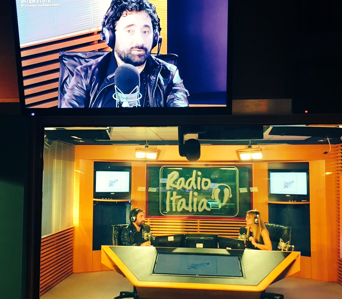 FrancescoSilv's tweet photo. Con @Tiromancino a @RadioItalia #indiretta https://t.co/xapIqni9XX