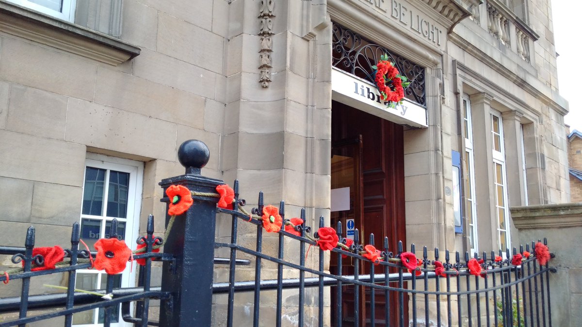 LibrariesNL's tweet photo. Poppies by our #KnittingBee at Motherwell Library are now up. #WeWillRememberThem https://t.co/lK9Or16zqv