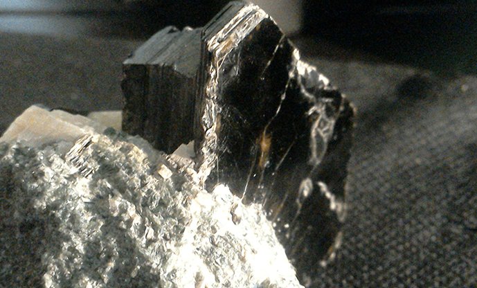 collectionofgem's tweet image. #Phlogopite from #Dalnegorsk, #Russia
buff.ly/2fTXRGB