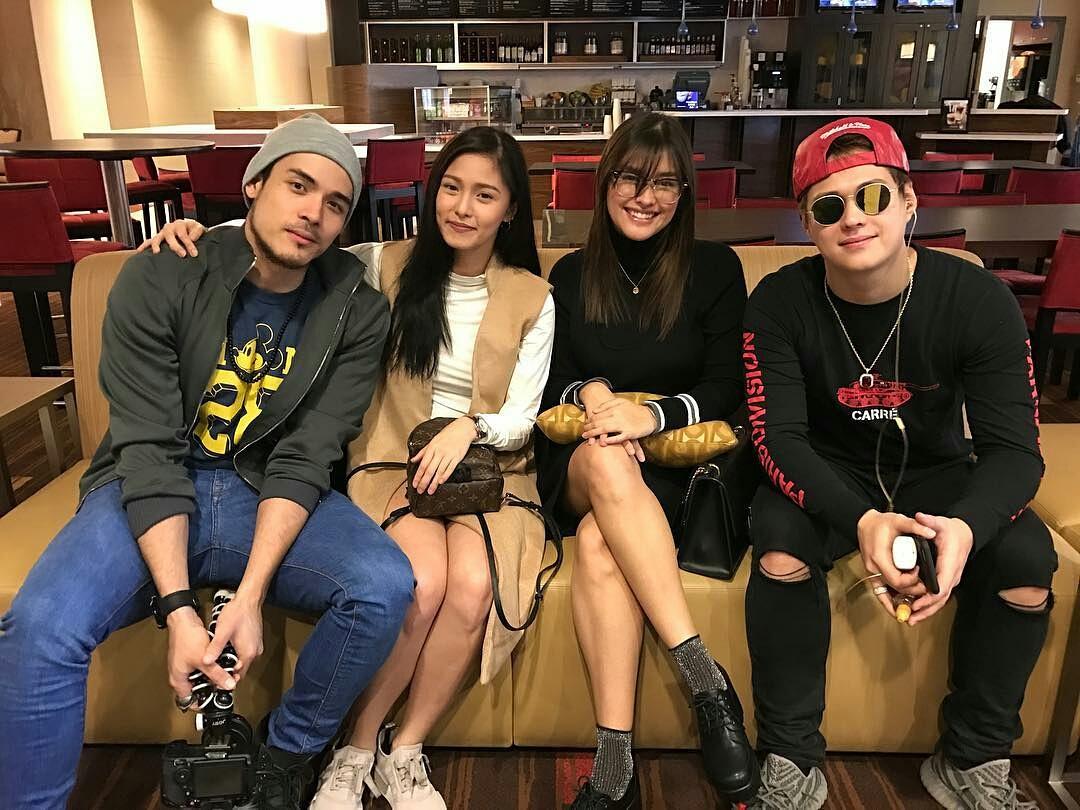 RealStoryOfUS's tweet photo. KimXi and LizQuen for the ABS-CBN Christmas station ID! #IsangPamilyaTayo https://t.co/wEKLG23qKL