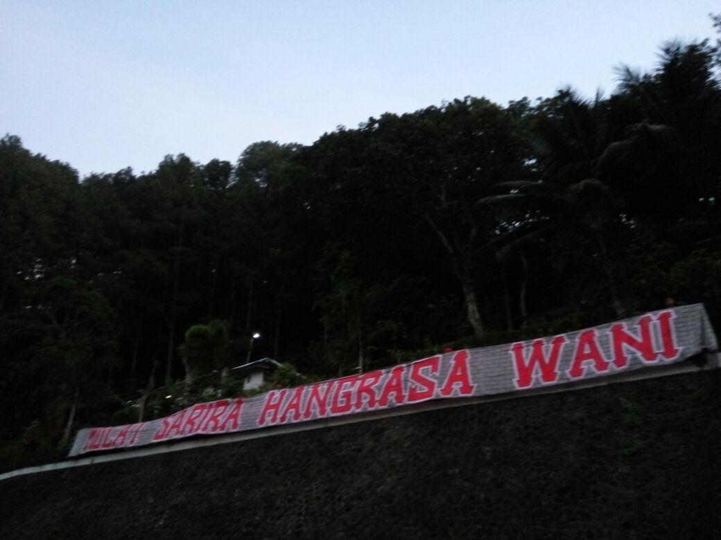 PasGB7's tweet photo. Mengandung arti, mengundang prestasi. Menuju 93th Persis Solo! https://t.co/JPwpswsOC9
