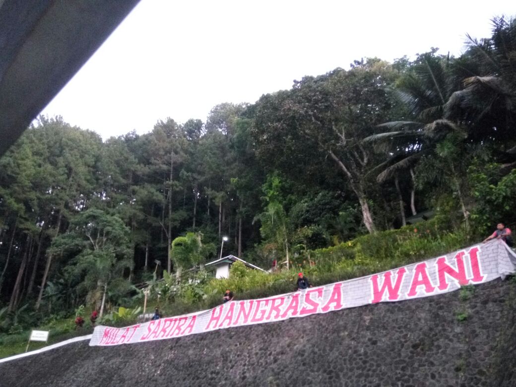 PasGB7's tweet photo. Mengandung arti, mengundang prestasi. Menuju 93th Persis Solo! https://t.co/JPwpswsOC9
