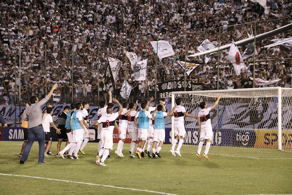 elClubOlimpia's tweet photo. ¡Hoy es un buen día para asociarse y subirse a #ElExpresoDeTodos! 
Quedan 5 finales. ¡Te necesitamos a vos!

¡#VamosOLIMPIA! 🔳🙌 https://t.co/Aady7ho2BC
