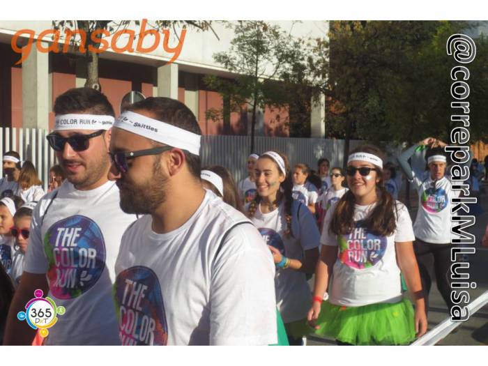 Galería fotográfica : The Color Run Sevilla 2016 corredoresparquemarialuisa.com/2016/11/06/gal… #DeporteSev  #gansaber