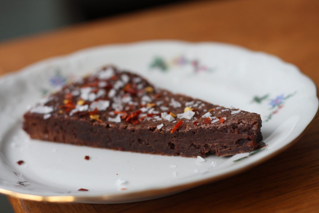 Kladdkaka med chili och havssalt tartapatarta.annikaforsell.se/2016/11/07/kla…