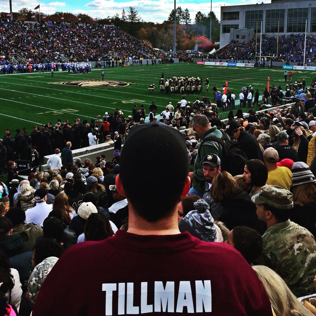 nyctillmanrun's tweet photo. We had to honor #PT42 on his birthday weekend at #AFAvsARMY up at #WestPoint #AirForce #Army #military #PatsRunNYC https://t.co/FHK24gWSTi