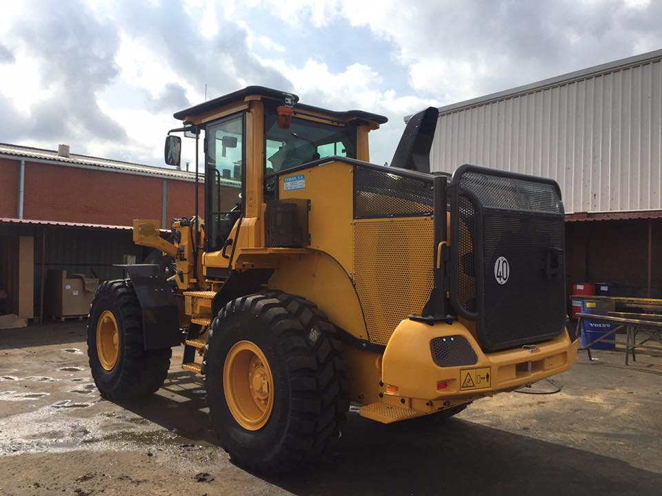 T_Bernesga's tweet photo. Installation of a dynamic weighing system @Distromel WK-iNET-WL to a wheel loader @VolvoCEGlobal L60H for forestry work. #efficiencyatwork https://t.co/KvQxd7eT0M