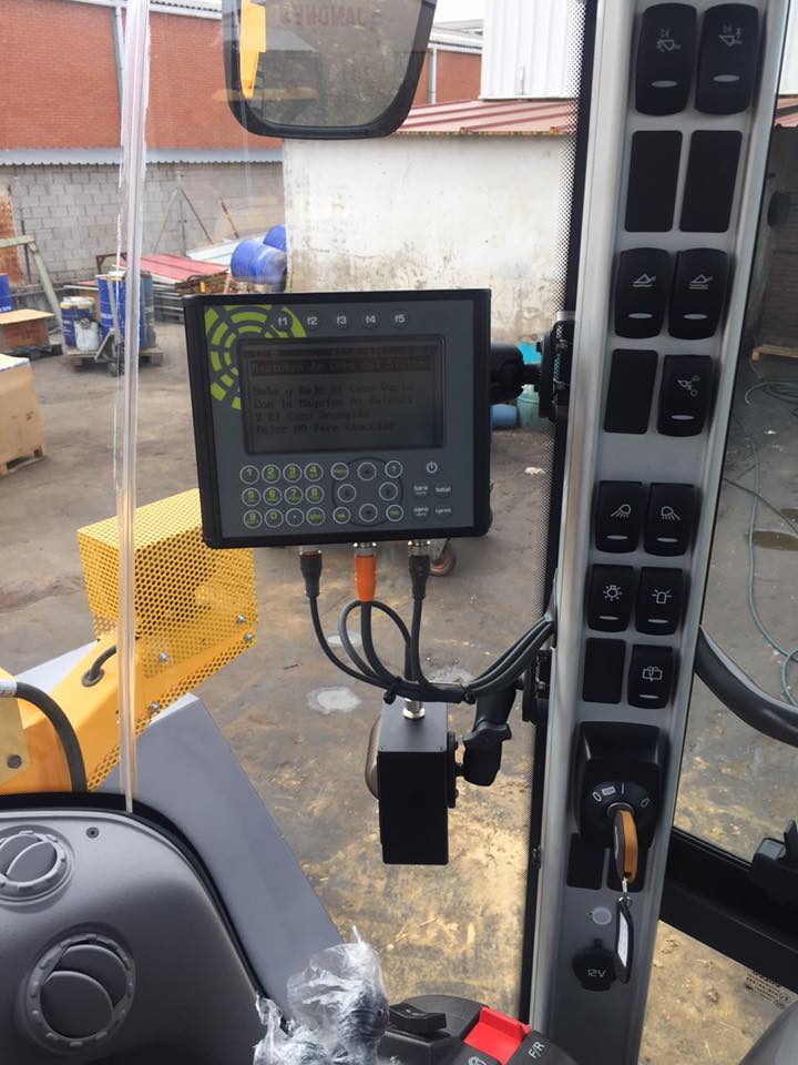 T_Bernesga's tweet photo. Installation of a dynamic weighing system @Distromel WK-iNET-WL to a wheel loader @VolvoCEGlobal L60H for forestry work. #efficiencyatwork https://t.co/KvQxd7eT0M