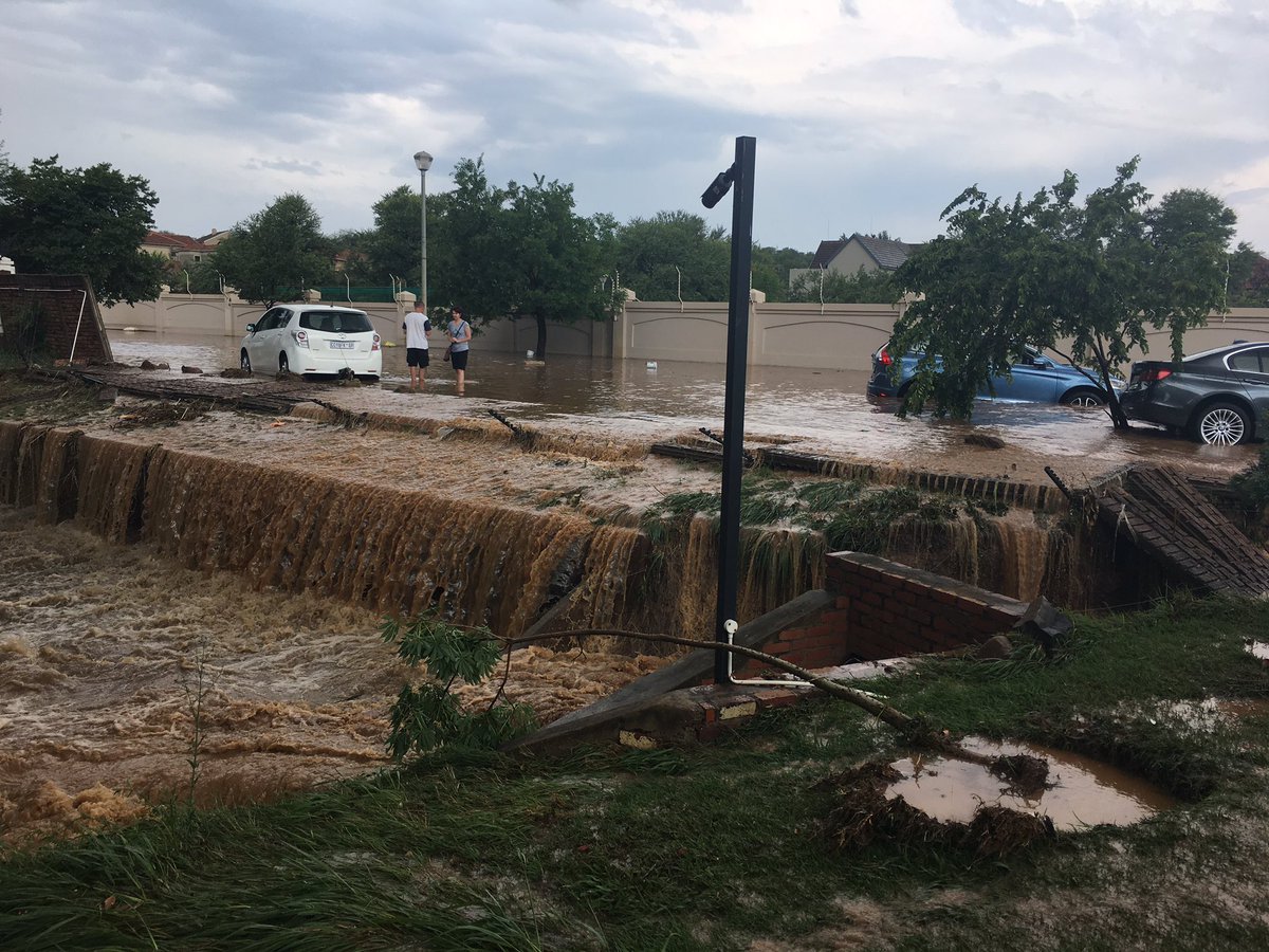 SilverlakesPro's tweet photo. 100mm of rain in one hour. Chaos at Silver Lakes. https://t.co/2QDVN3JyDa