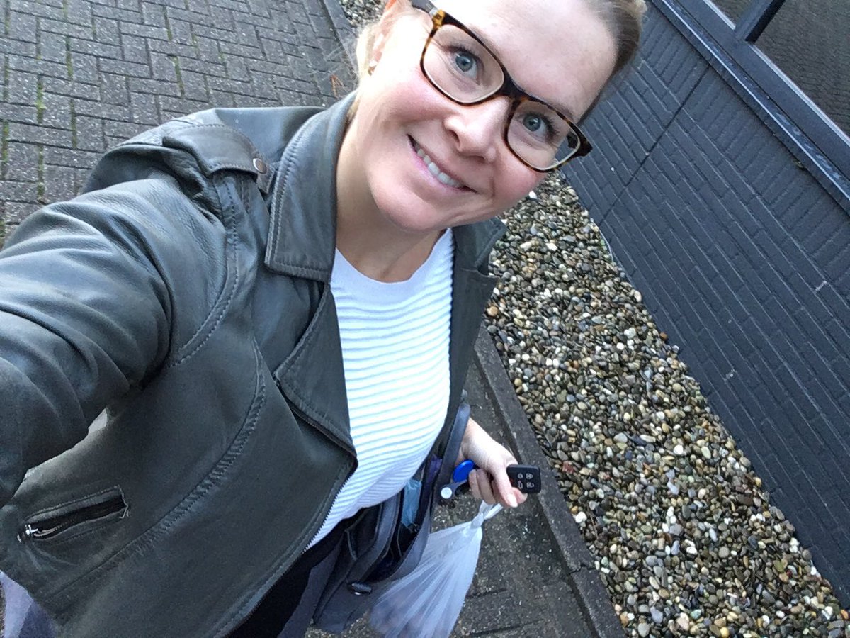 slalau's tweet photo. #stepsatwork Hoog tijd voor een nieuwe outfit https://t.co/xV6PNe9aUi