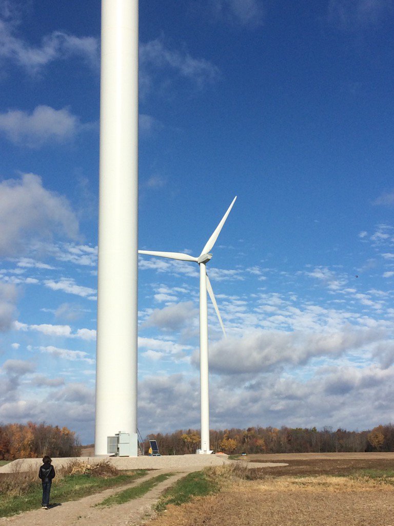 kimw249's tweet photo. Amazing experience in Oxford County with Mayor @TrevorBirtch and @PPchef #Global100re #renewableenergy #Energiewende https://t.co/mzjVANJhld