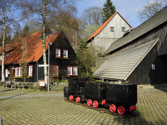 brltourismus's tweet photo. Draußen ist es grau und trist, da lohnt sich ein Besuch untertage in der #GrubeSamson in #SanktAndreasberg: https://t.co/VwKAV6ipVl https://t.co/bLMzMM8XEA