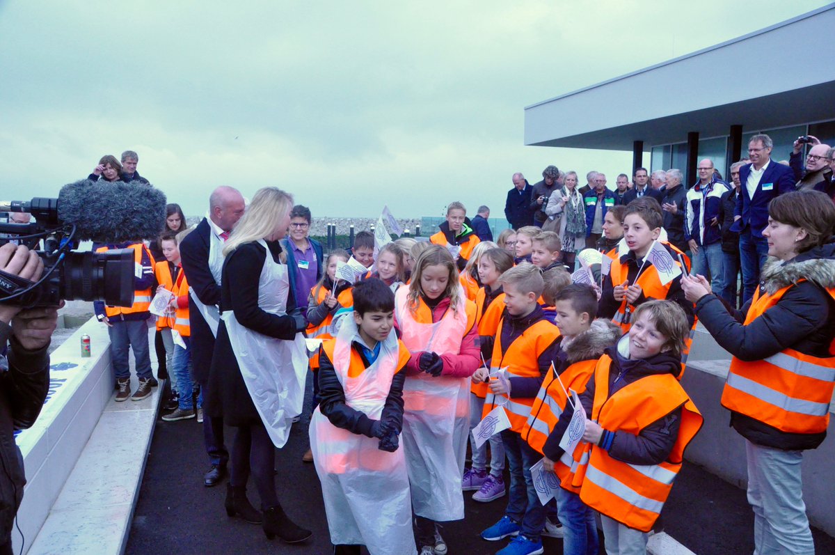 Vandaag afronding #Zwakkeschakels  @CADZAND-Maritiem, met @MelanieSvH en de kids van de #Kustschool Trots op ons werk @BAMInfra_nl <a href="/MvOgroep/">Martens en Van Oord</a>