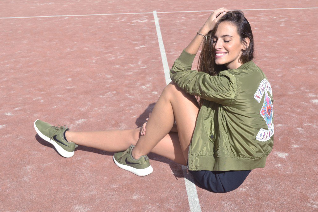 Shooting con <a href="/SilviaSalleras/">Sílvia Salleras</a> con la colección de chaquetas vaqueras y militares Beni Room beniroom.com/chaquetas-beni…