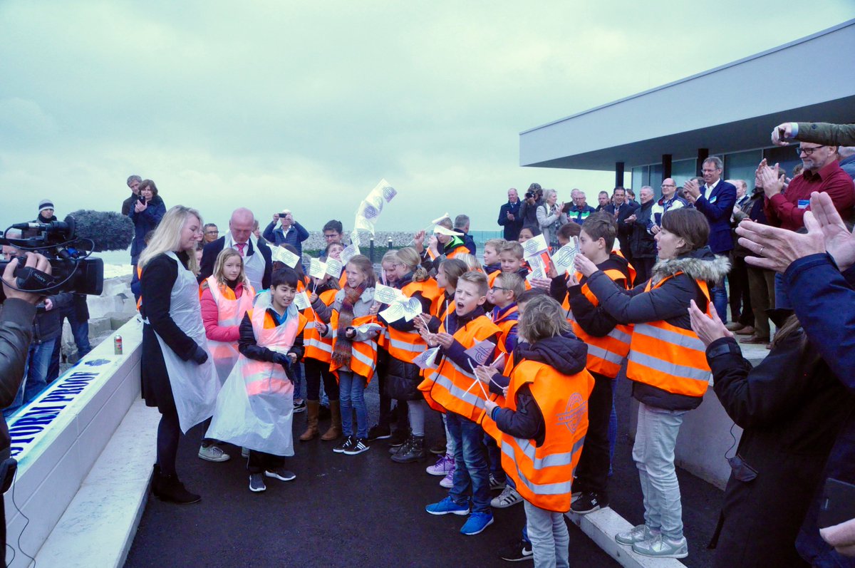 enVINKE's tweet photo. En ook een trotse moeder, met de #Kustschool en @MelanieSvH #Zwakkeschakels #CADZAND-Maritiem #Superstormproof https://t.co/eiwX8JQMlB