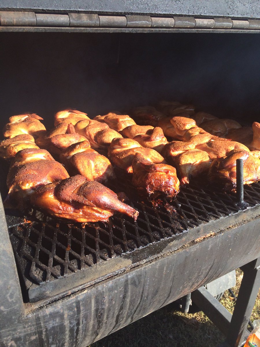 HFBBQCo's tweet photo. 100 Yard Birds dusted with @OakridgeBBQ Dominator for the best of the best @gasmokediver #Class52 #EliteFew https://t.co/B4h8gpGIxo