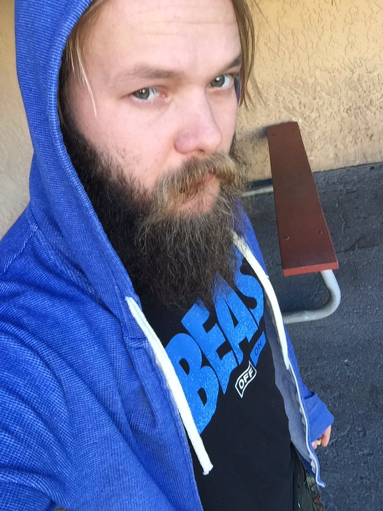 ProBeards's tweet image. Hour of work out-muscle milk-energy drink. Feeling like Rocky this morning. Have a powerful Monday!!