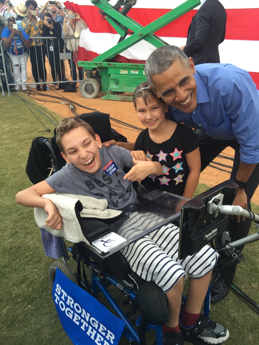 nielslesniewski's tweet photo. Maybe the most poignant moment on the campaign trail Sunday https://t.co/YAuunNk70J https://t.co/T6k4mLxMTm