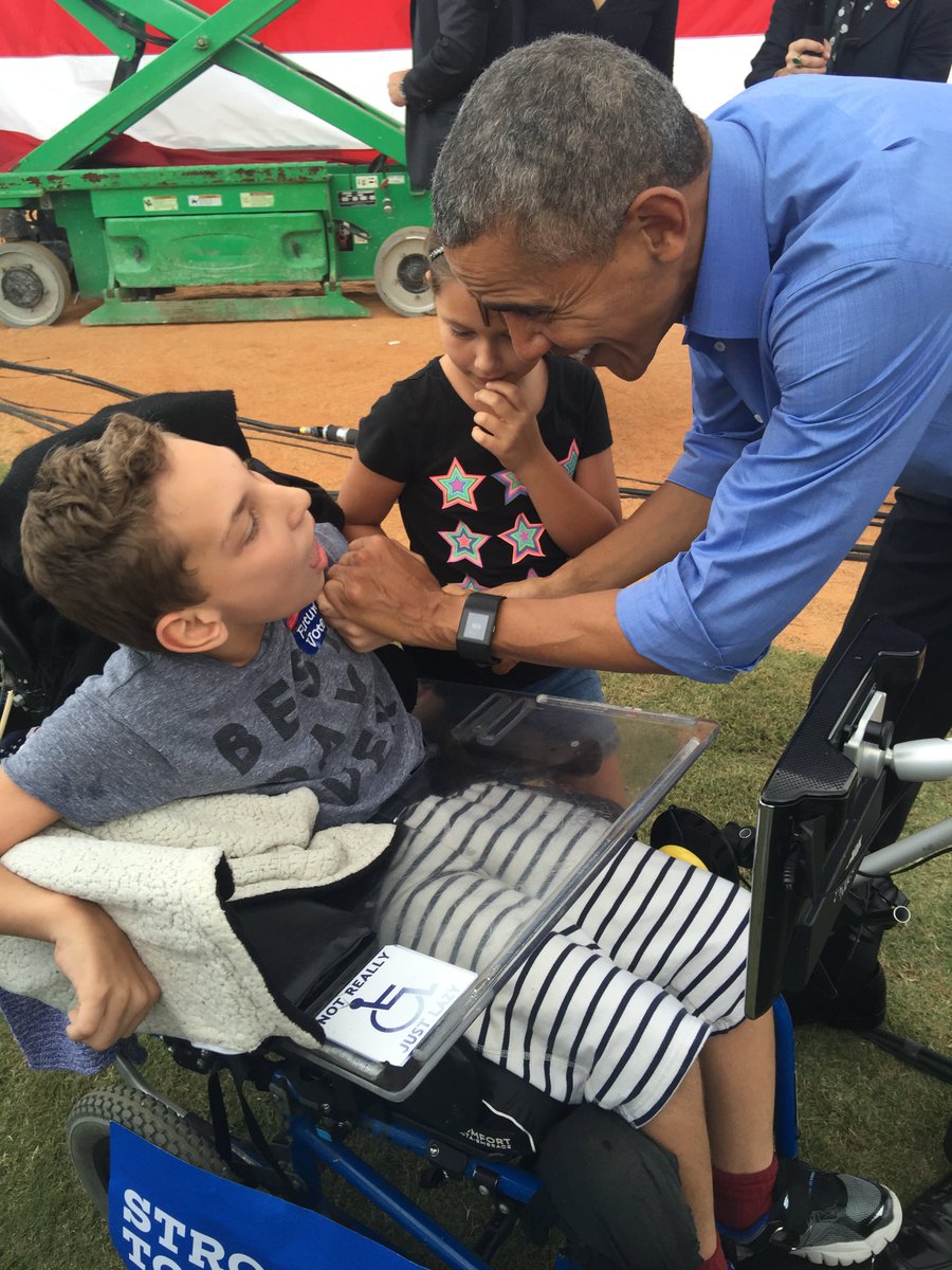 nielslesniewski's tweet photo. Maybe the most poignant moment on the campaign trail Sunday https://t.co/YAuunNk70J https://t.co/T6k4mLxMTm