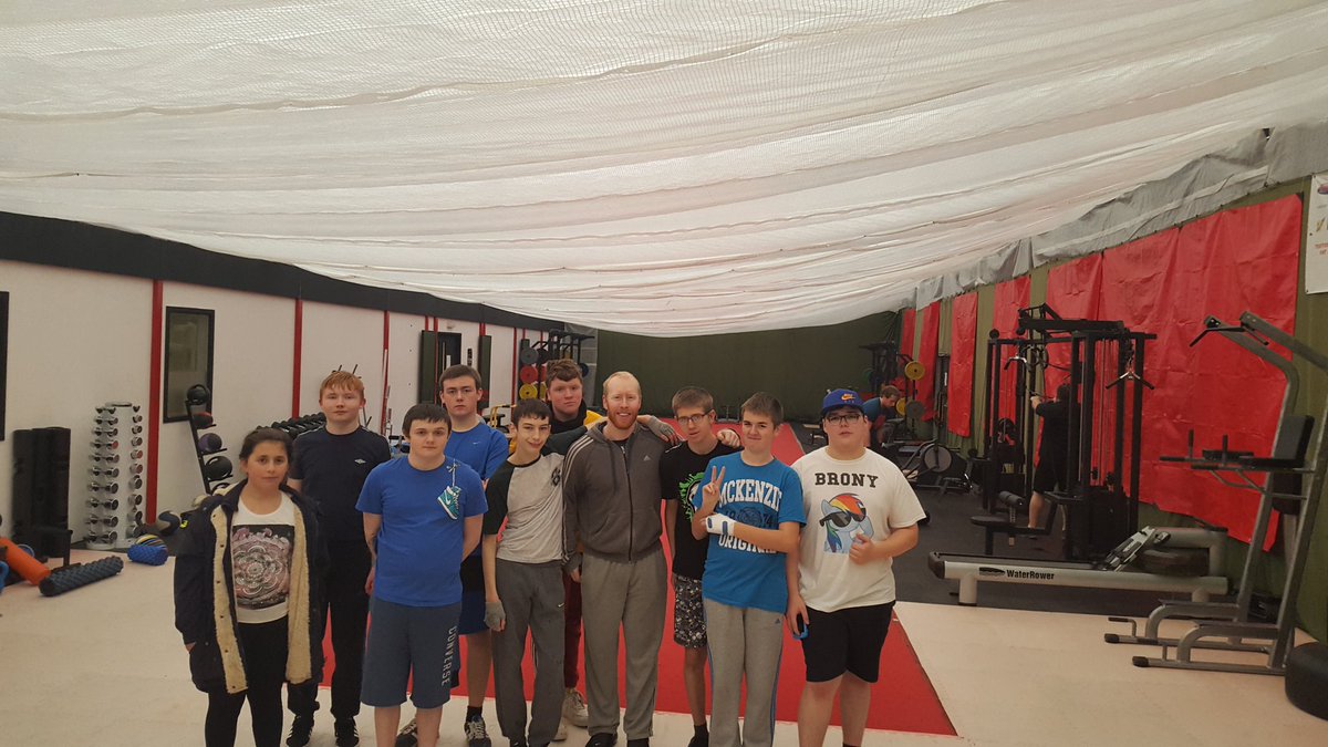 Ashley_School's tweet photo. Year 11 BTEC PE at Raw Strength and Conditioning #Gymlife #gettingmassive https://t.co/us8P2v5dcZ
