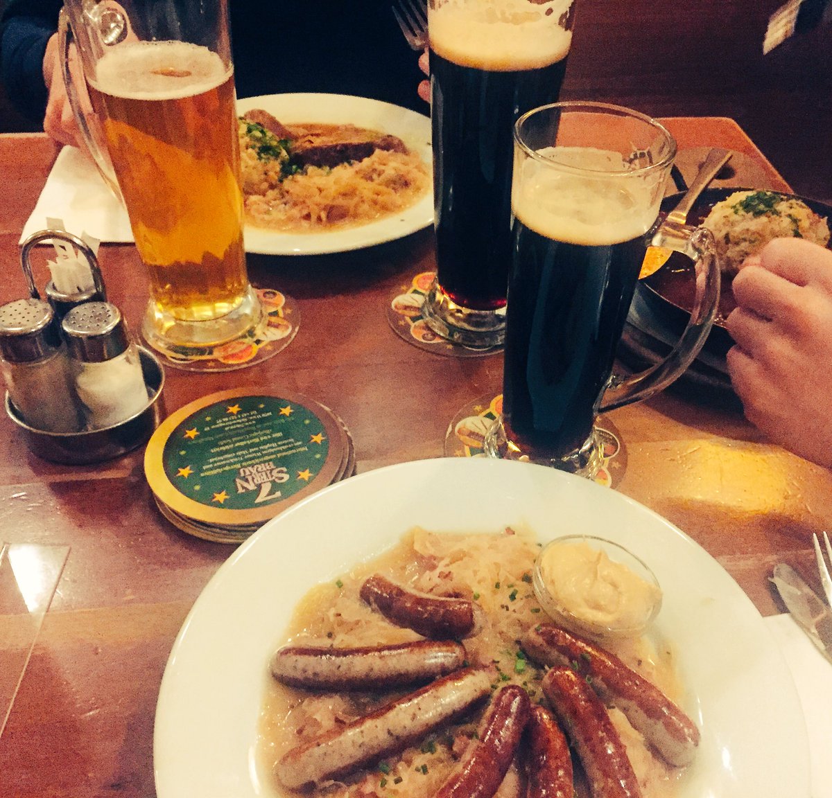 f_roncari's tweet image. First dinner in #Vienna w/ @truel_it buddies waiting for #deepsec