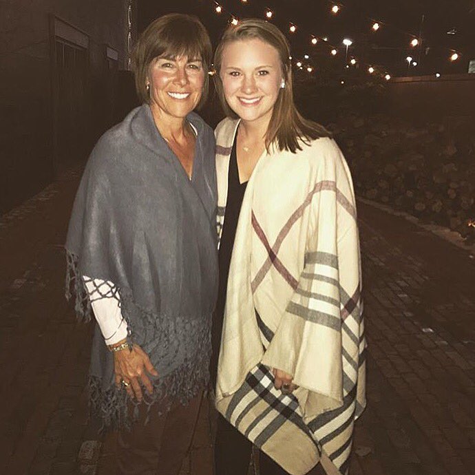 Clean house: ✅
Laundry done: ✅
Sleep in past 9am: 🚫
#parentsweekend 💕