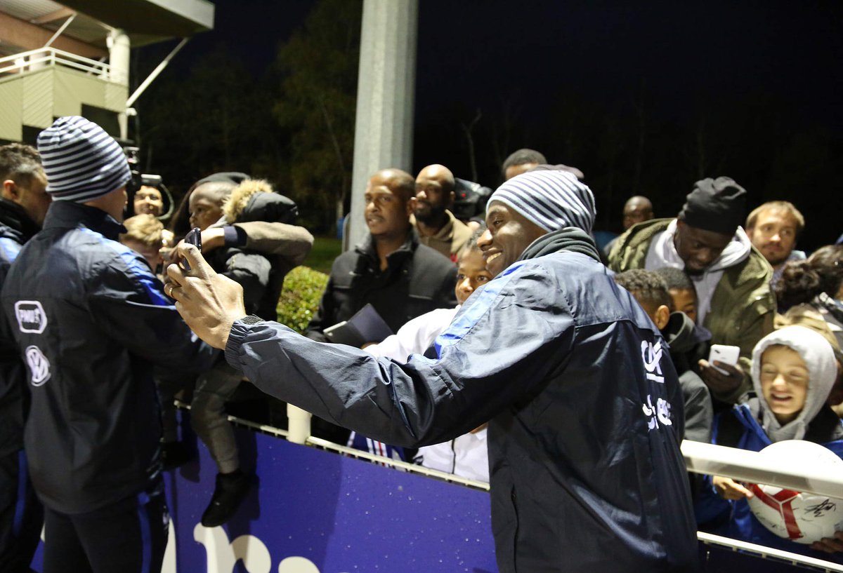 Retour en équipe national avec toujours autant de joie et d'engouement partagés avec nos supporters #FiersdetreBleus 🇫🇷⚽️