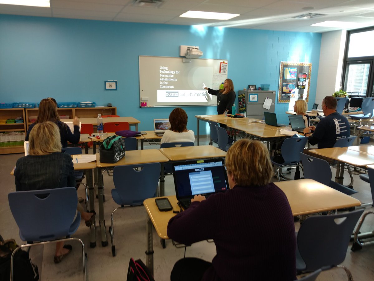 VTurner8's tweet image. Mrs. Holland coaching staff on using @quizizz and @goformative @smsstangs @hollandmath @SCStrongTech #scstrongtogether