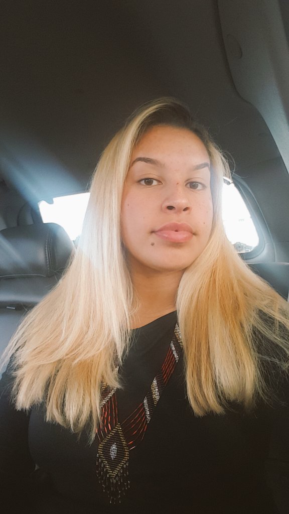 keykeylovee's tweet photo. Ya girl✊ normally never straighten my crazy hair https://t.co/UJtawU8K8h