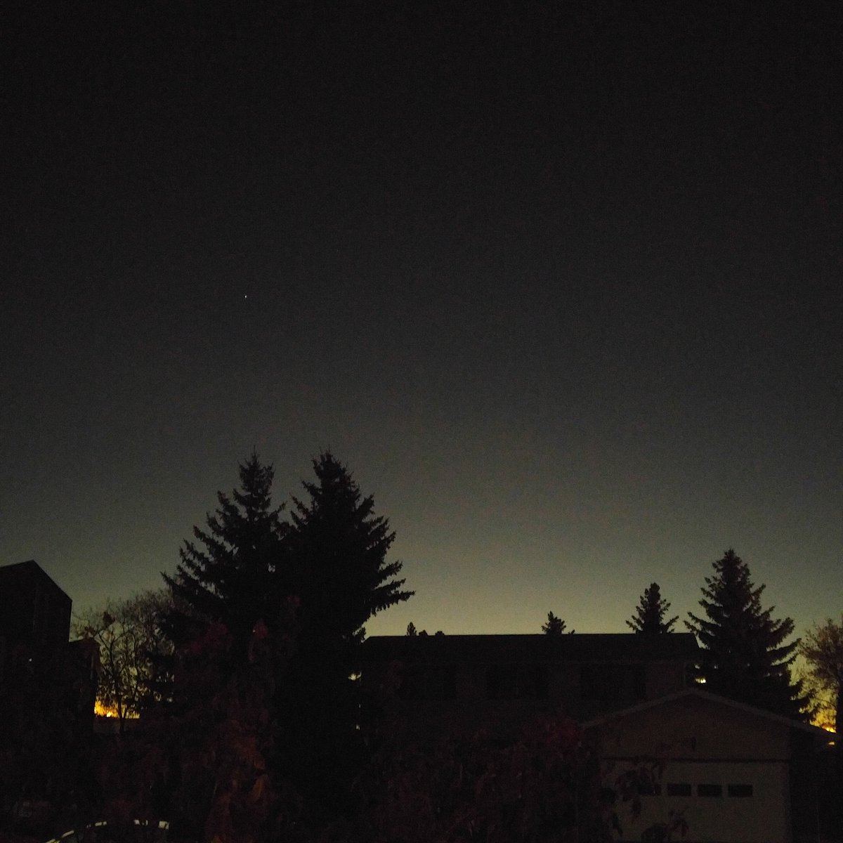 ArchangelCow's tweet photo. Took it #earlymorning ，just think it is pretty #yeg #nofilter https://t.co/mUOwZaBvK4