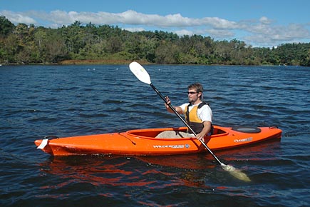 robot_or_not's tweet image. Kayaks - theincomparable.com/robot/83/index…