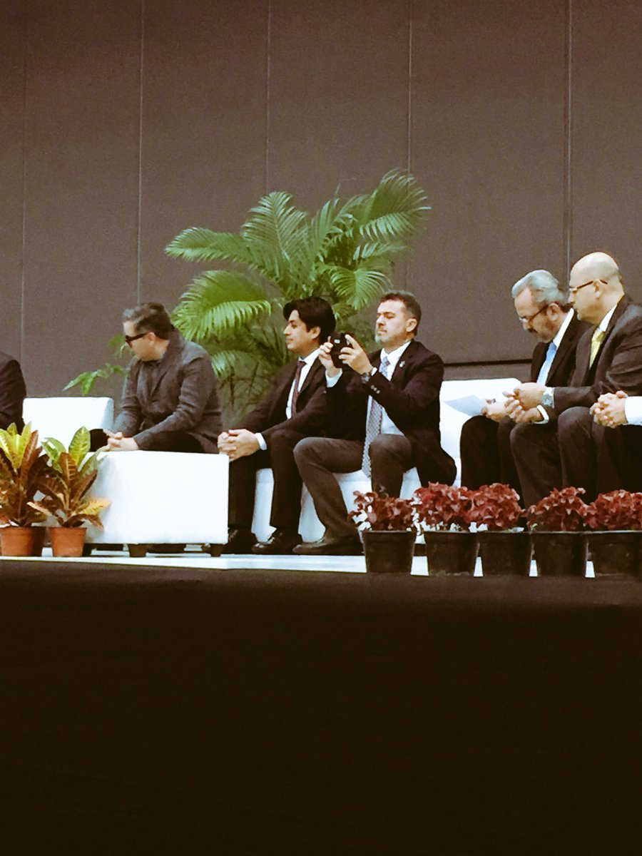 CNCSMexico's tweet photo. El Presidente mxTI con un importante mensaje a los jóvenes. Durante este Congreso impulsaremos la iniciativa #theYoungOnes #mxTI2020 https://t.co/SKDZ2QMkQn
