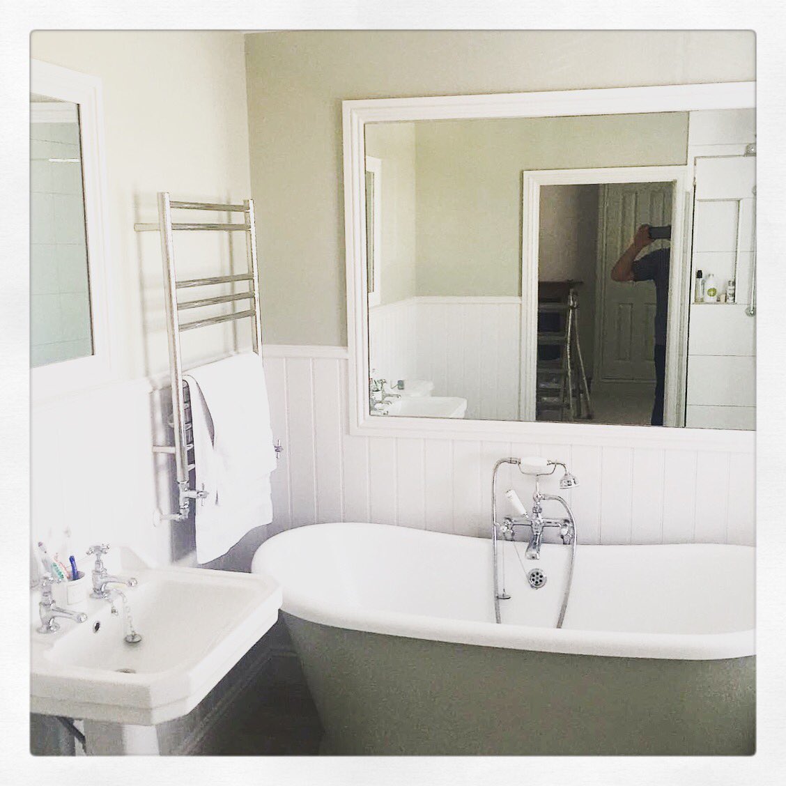 Cornwallinterio's tweet image. Lovely #boatbath in and finished! Love this colour 💕 #bathroomdesign #mizzle #cornwallinteriors #interiordesigncornwall @BCDesignsUK