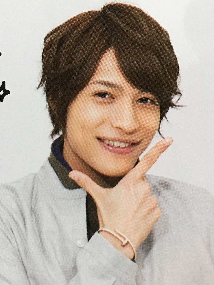 じゅん 今月の中間さんは 髪色変えてます 黒茶系の色にして 髪型も少し変えて とても仕上がってます 恒例のぶりっ子じゅんた様 人 言っときます彼は29歳です 彼を25歳とか間違えている人はいないね 以上 今月の中間淳太 11月号 でした