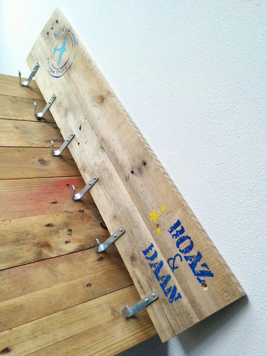 Oekeloe's tweet photo. Kapstok mogen maken voor Boaz &amp; Daan
#kinder #cadeau #kraamcadeau #persoonlijk https://t.co/YKUm4CeIu3