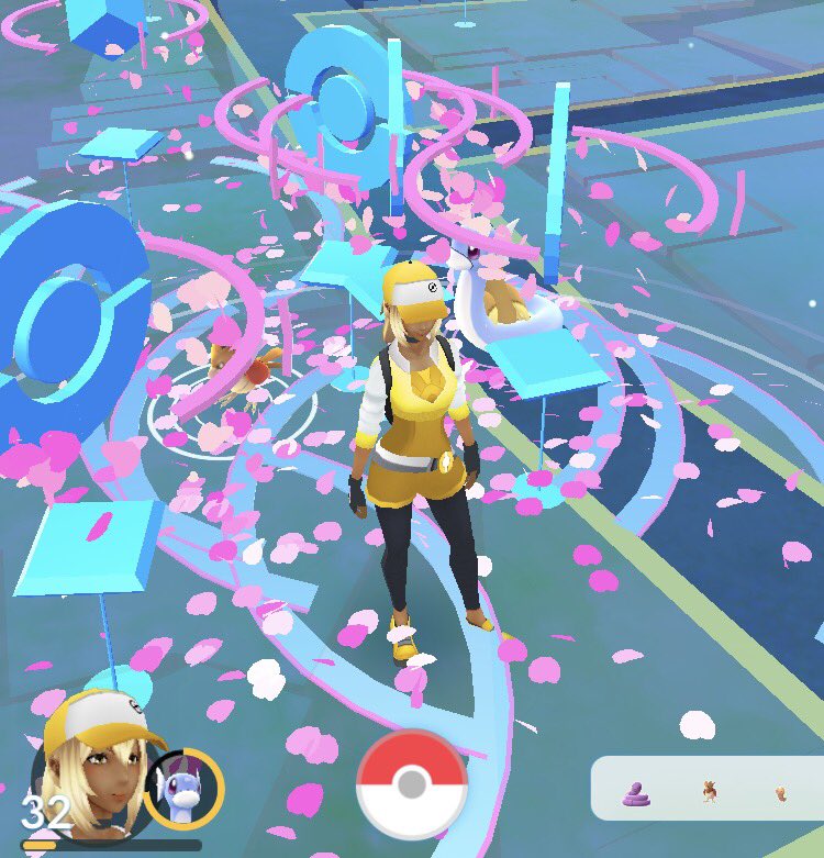 pokeritsu's tweet photo. これがポケスト聖地か。ポケストあり過ぎだし随時ルアーが焚かれてて水色っぽいポケモンが湧いても見にくい。ワンリキーもひっそり居たりして見付けると居たのかよー？！とビックリする。ミニリュウもルアーで湧くの羨ましい。不忍池でミニリュウ狩りしたかったけどピゴサ使えないと範囲広くて無理や。 https://t.co/yldWojT3di