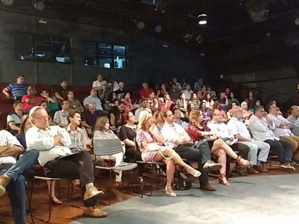 nisia2017's tweet photo. O debate com analistas e tecnologistas está lotado. Assista ao vivo em https://t.co/mcigxcp85B https://t.co/CFPEixJVEK