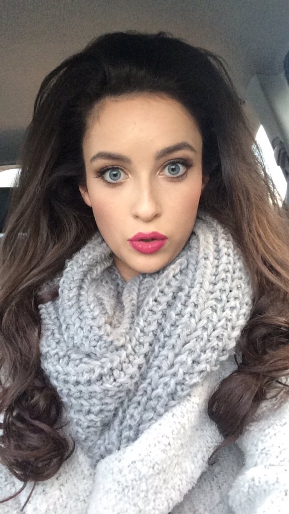 When the shoot ends and you've got crazy hair 🙈😂<a href="/WeddingDiaryIE/">Irish Wedding Diary</a> <a href="/armodelagency/">Andrea Roche</a> <a href="/GoldFeverHair/">Gold Fever IRE & UK</a> #crazyhair #goldfever