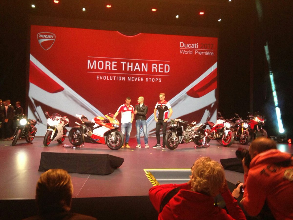 AndreaDovizioso's tweet photo. #Ducati World Premiere 2017
#dovi04 #desmodovi #forzaducati #motogp #Milano https://t.co/gJozwRPEjH