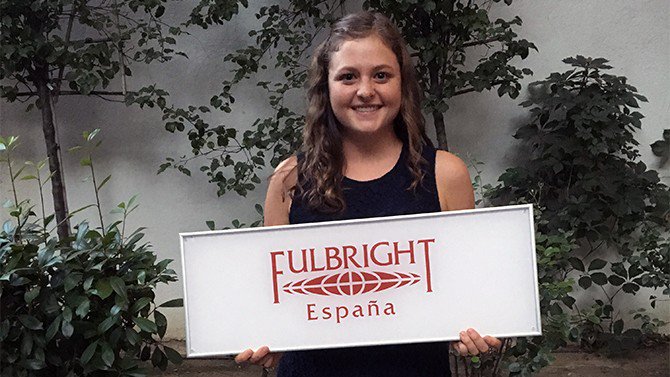 BlueHenSays's tweet photo. #UDGrad2016 Rebecca Jaeger talks about life in the real world โ from Spain! @FulbrightPrgrm https://t.co/VT8ZM3rtXt https://t.co/5Nf2L3DjSj