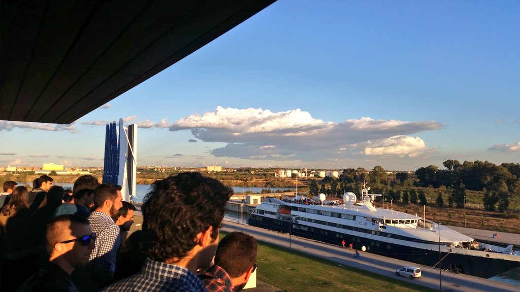 PuertoDeSevilla's tweet photo. Hoy nos visitan los alumnos de la Escuela de #Ingeniría Civil de @unisevilla @AICUS_etsi https://t.co/KsigLYrh5d