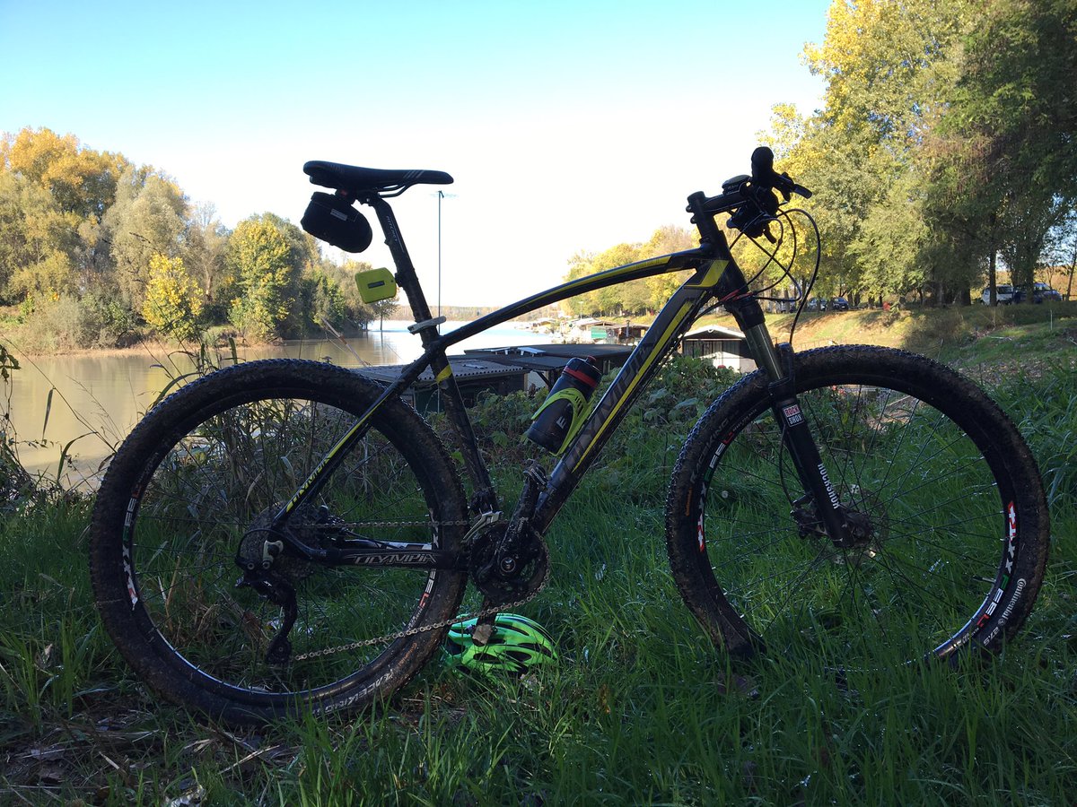 nicolaslanfredi's tweet photo. #mtb #olympia #parcosancolombano #suzzara #bike #acdosolo #nls #Po #river #fiumePo #autunno #fogliesecche #ilPostacrescendo #casottosulPo https://t.co/1wYwzFVIRv
