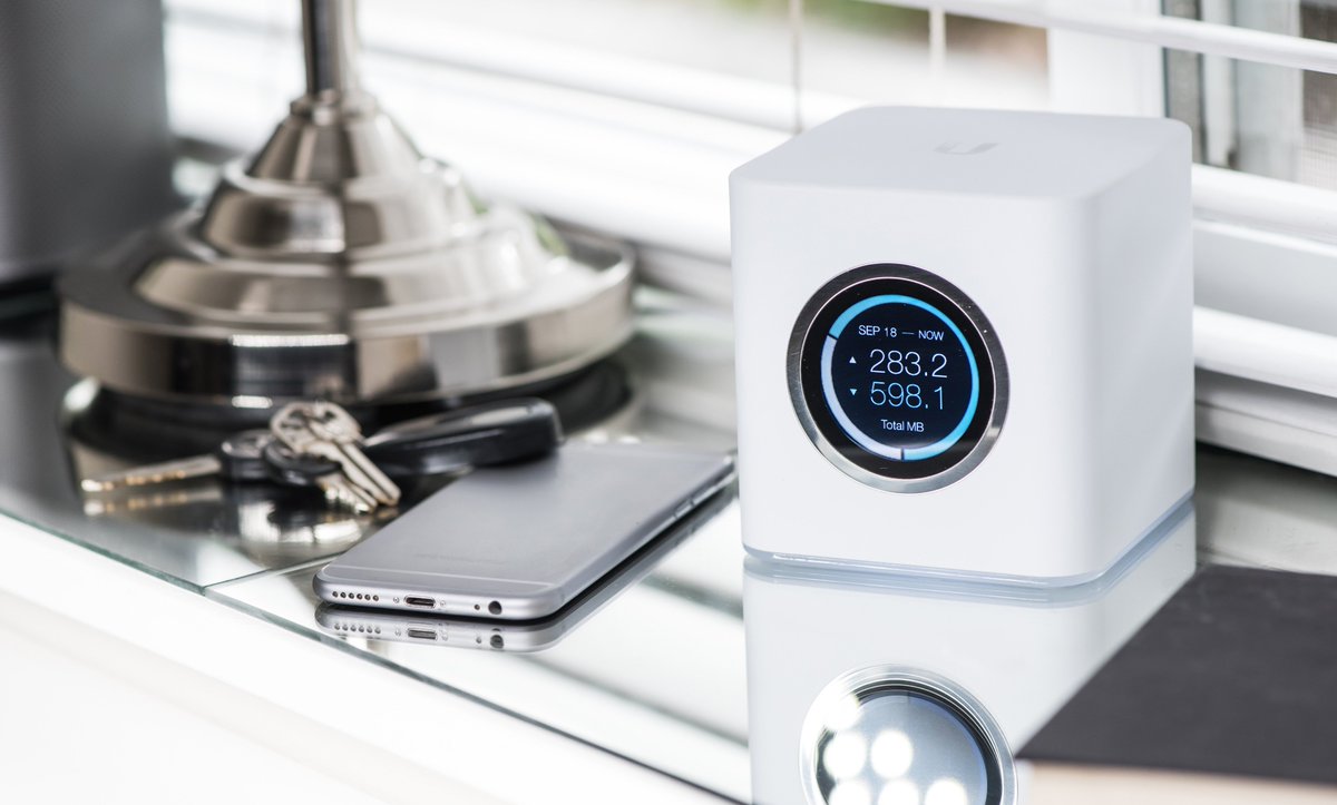 AmpliFiHome's tweet photo. Does your router look this good? Probs. not. #MeshWithUs > https://t.co/ABfEE4reXo https://t.co/bR9X4eU3fx