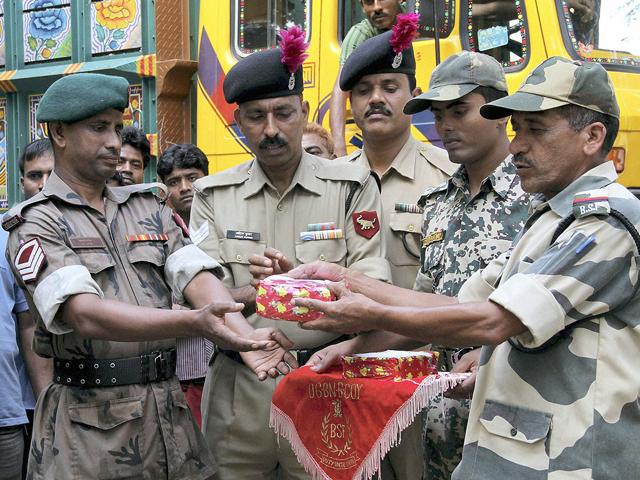 news24tvchannel's tweet image. India-Bangladesh joint exercise begins #IndiaBangladesh #Jointexercise bit.ly/2fUlsXC