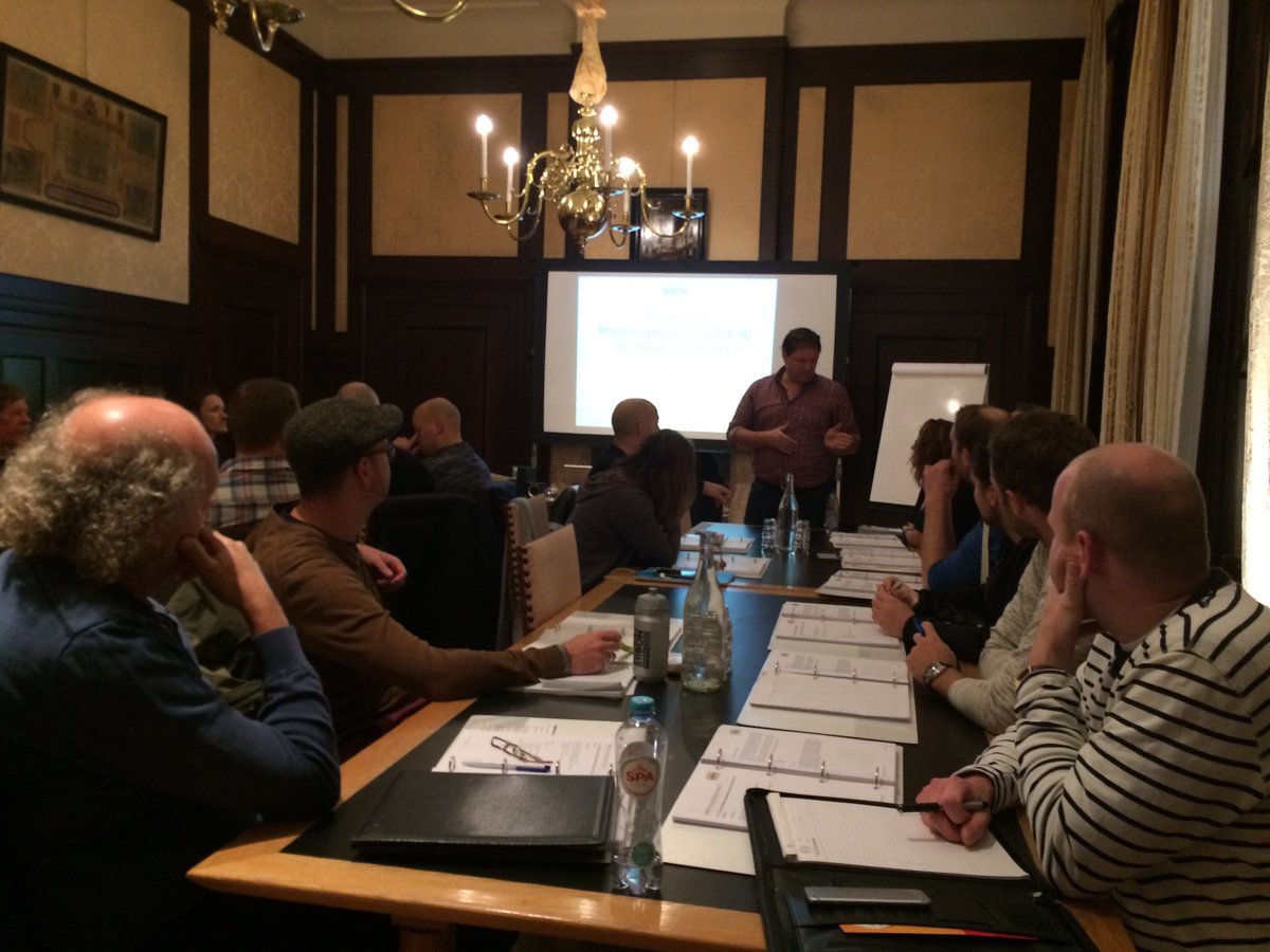 Jan Willem den Hartog geeft les over hop