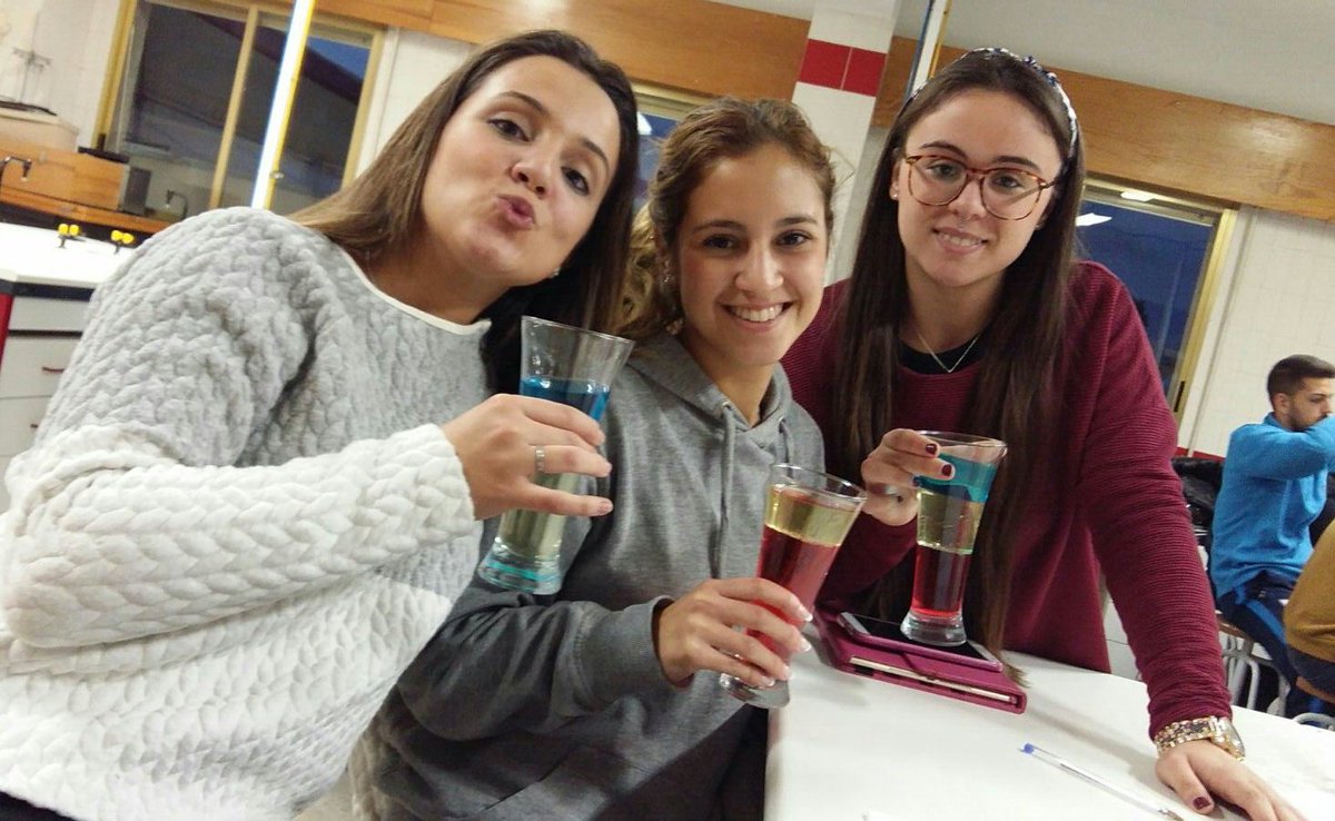 belen61095's tweet photo. Cócteles de densidad 🍸 @NaataliaGaliano @virmp @bio100cia #DCEugr Foto realizada por @Payoyo13 https://t.co/VHdSeCJg33