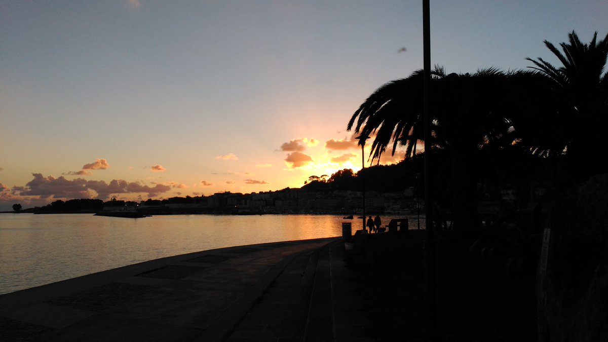 Capelo81's tweet photo. @OTempoTVG Anoitece en Cangas do Morrazo https://t.co/hSw4kEHKXk