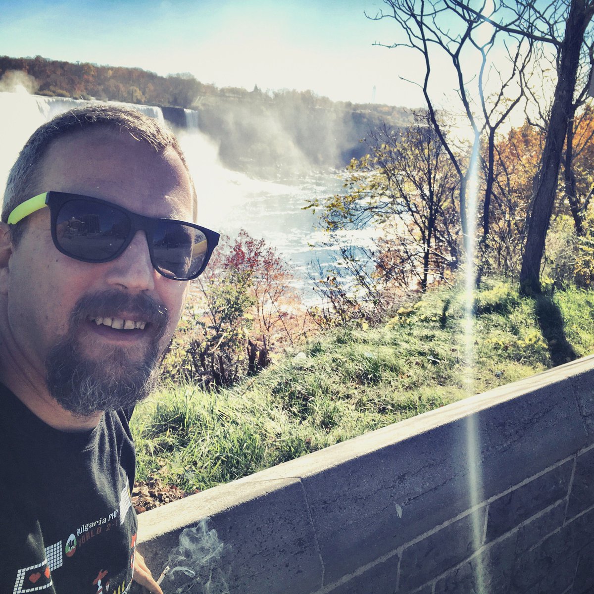 DragonBe's tweet image. Amazing! I made it to the Niagara Waterfalls 📷 #tnphp16