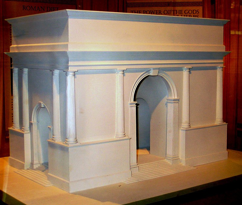 @raylaurence1 Richborough's Domitianic arch can only be guessed at from footprint--here's the museum model. So why not!